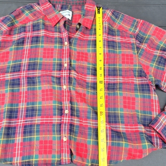 American Eagle Red Plaid Cropped Button Down L - Picture 5 of 7